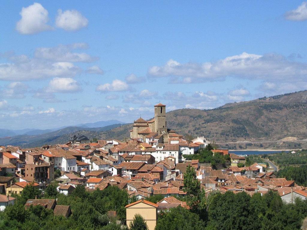 Albergue Turistico Valle Del Ambroz Hervás Exterior foto